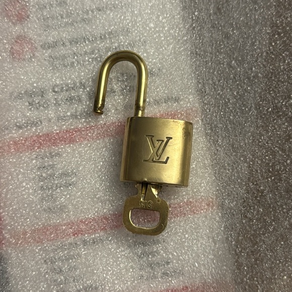 Louis Vuitton brass lockset #315 - Picture 5 of 5